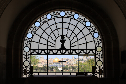 Dominus Flevit vista desde la iglesia hacia Jerusalén
